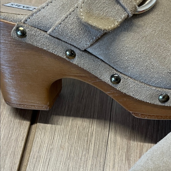 Steve Madden Beige Buckle Mules - Picture 4 of 4